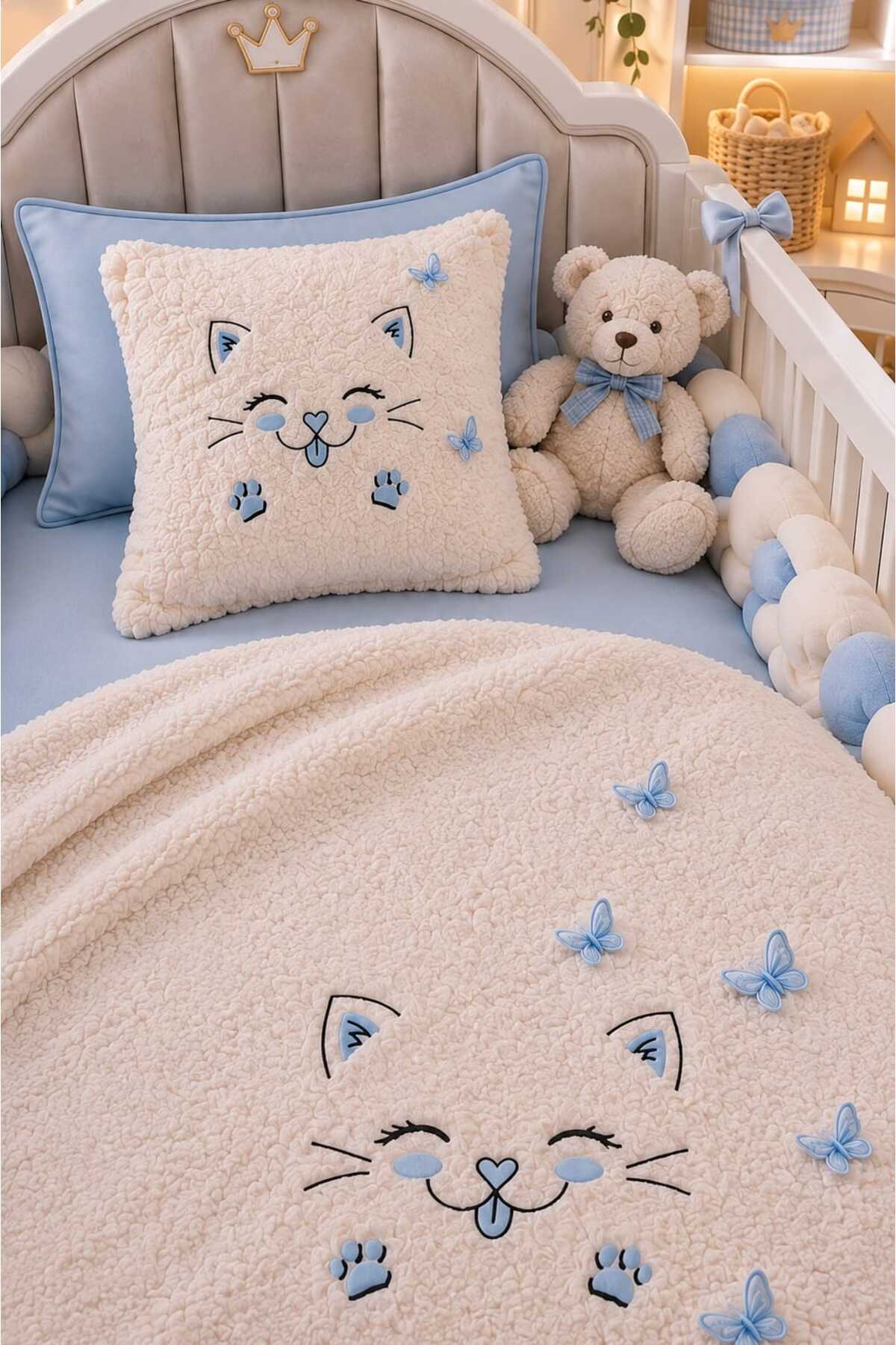 3D Kelebek ve Kedi Nakışlı Pelüş Battaniyeli 4 Parçalı Bebek Seti - 3