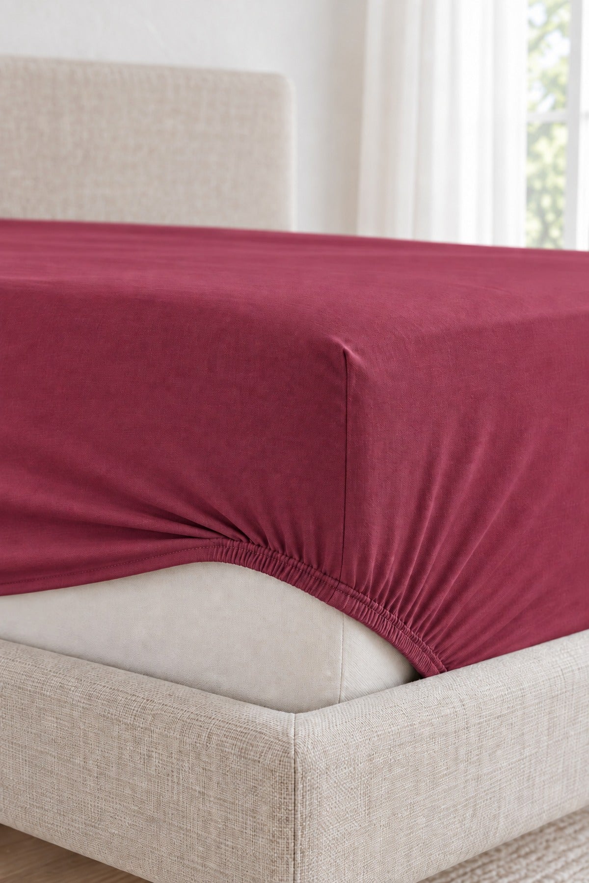 Bordo lastikli çarşaf köşe lastik detayı